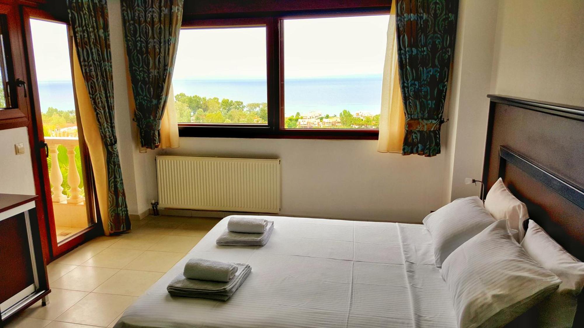 Bungalow White Tennis Apartments & Suites Pefkochori Room photo